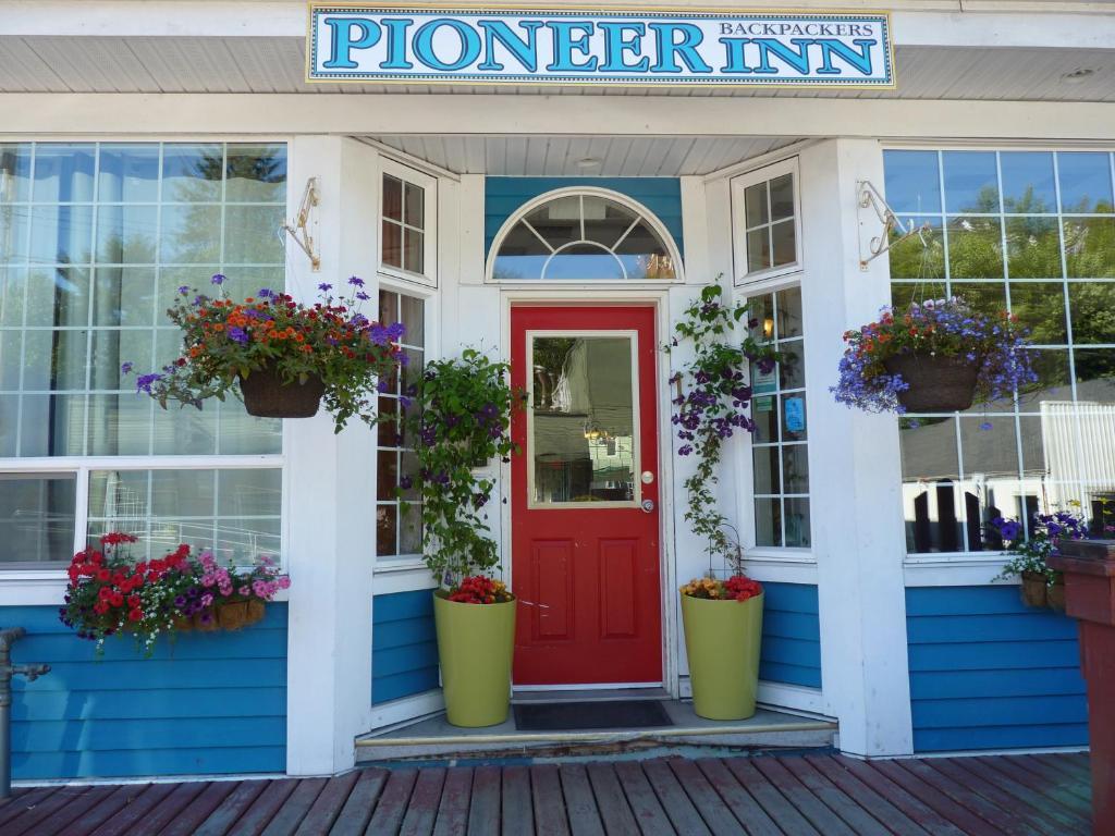 Pioneer Inns Принс-Руперт Экстерьер фото